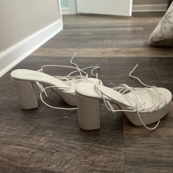 White lace up heels - Picture 4 of 6